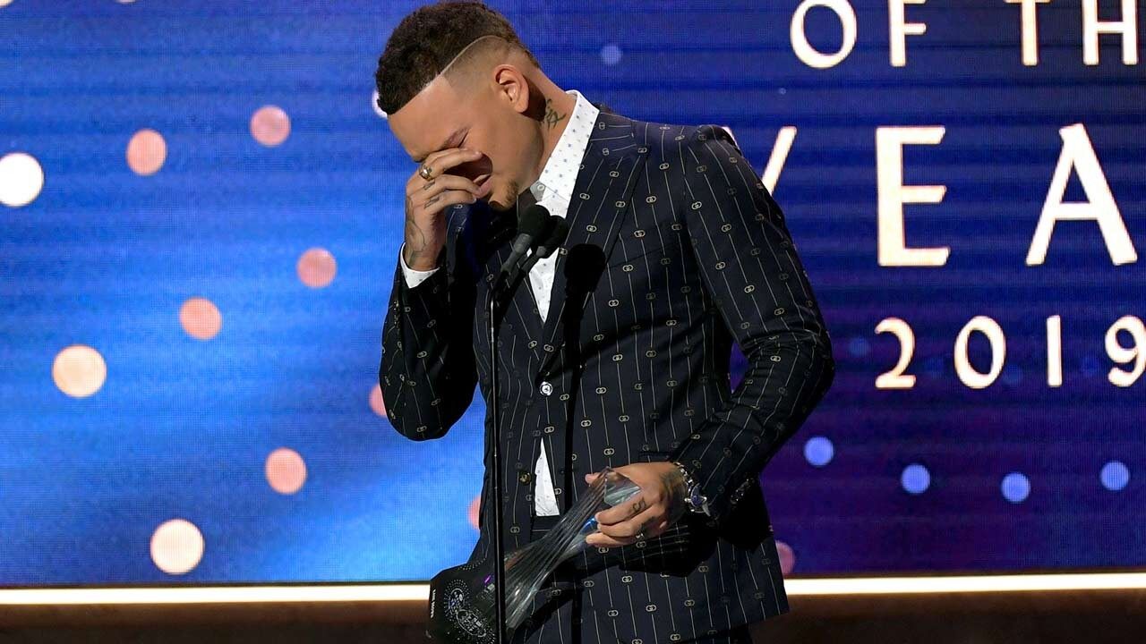 Kane Brown Breaks Down in Tears While Honoring Late Drummer Kenny Dixon at 2019 CMT Artists of the Year