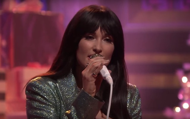 Watch Kacey Musgraves Debut Her New Holiday Song “Glittery” On Fallon