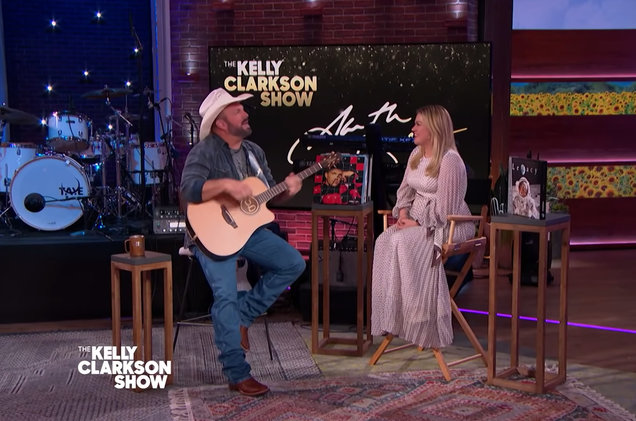 Kelly Clarkson Gets Emotional Over Garth Brooks’ ‘To Make You Feel My Love’ Cover