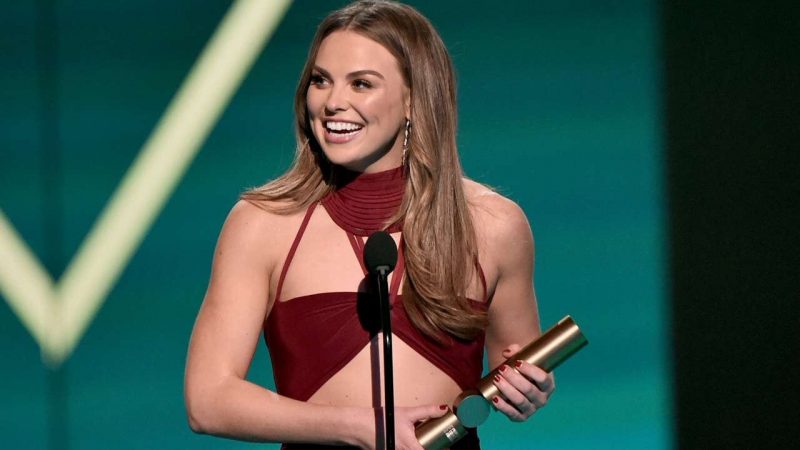 Hannah Brown Wins Big at 2019 People’s Choice Awards as Exes Colton Underwood & Tyler Cameron Cheer Her On