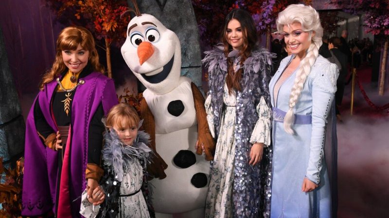 Selena Gomez and Little Sister Gracie Wear Adorable Matching Outfits at ‘Frozen 2’ Premiere