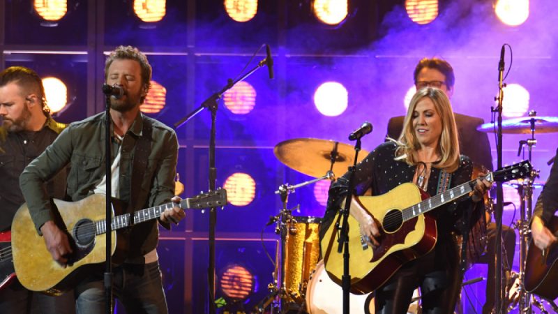 2019 CMA Awards: Sheryl Crow, Dierks Bentley Sing ‘Me and Bobby McGee’ for Kristofferson