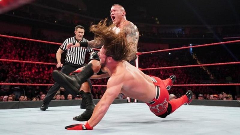 Major WWE superstar sustains injury during Live Event – Watch