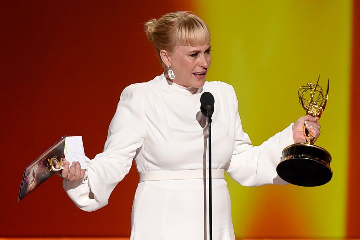Patricia Arquette Accidentally — But Totally Captured On Camera — Hits Joey King On The Head With Her Golden Globe