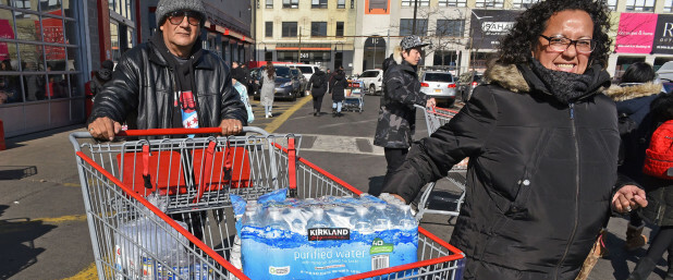Panicked New York shoppers stock up at Costco amid coronavirus fears