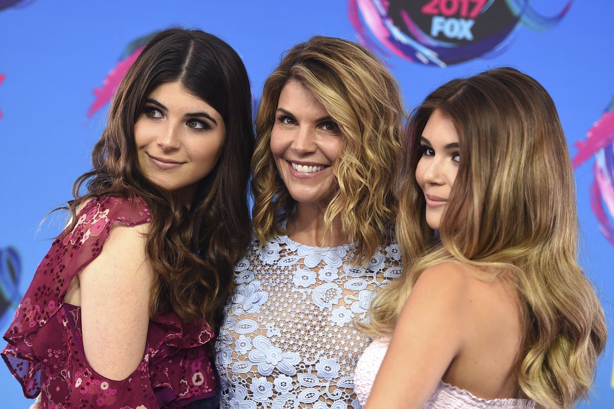 Lori Loughlin faces new trouble in college admissions scandal case