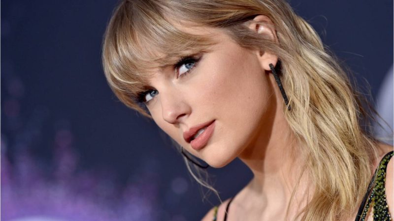 Taylor Swift Pays Tribute to Mom Andrea Swift With Adorable Throwback Video