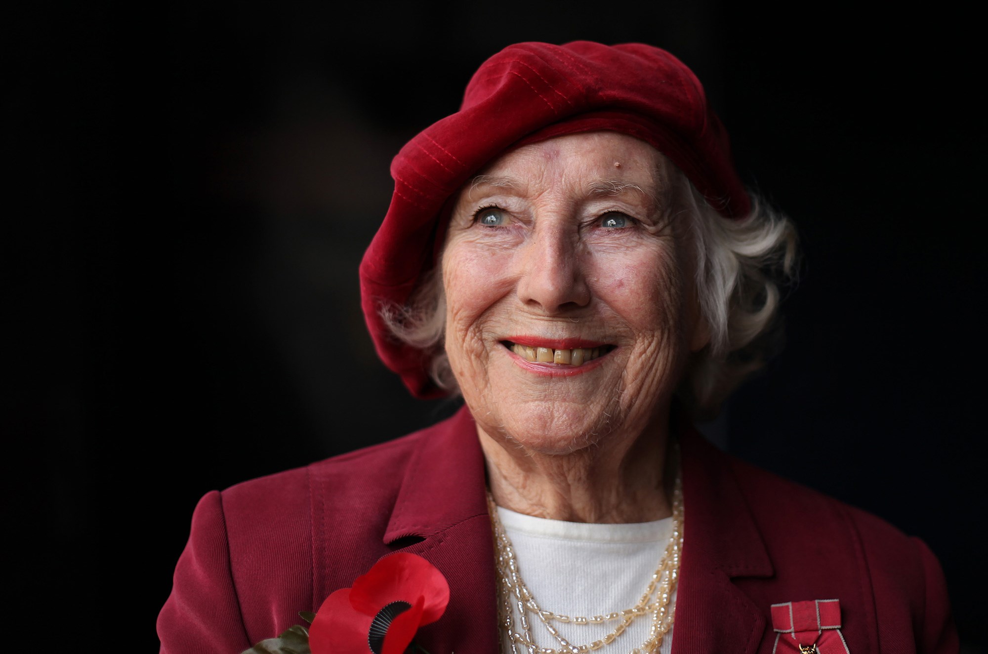 ‘We’ll Meet Again’ singer Vera Lynn, who boosted British morale during WWII, has died