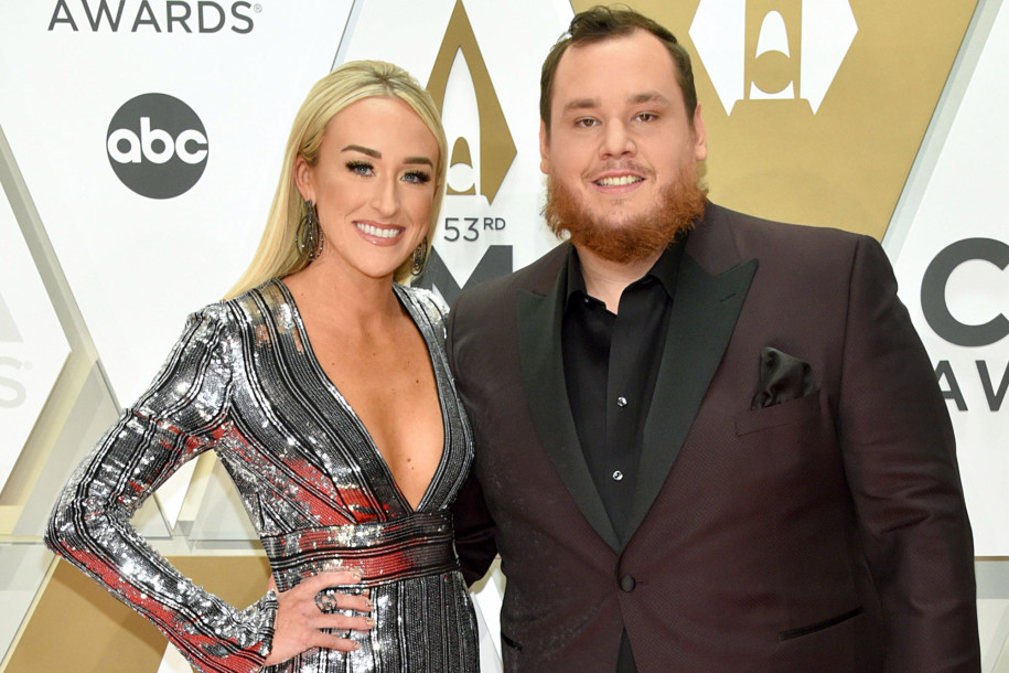 Country singer Luke Combs marries fiancée