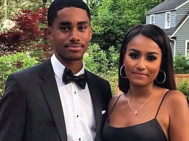 After A Private Picture Of Former President Barack Obama’s Younger Daughter Leaked Online, Some People Criticize The 19-Year-Old Girl Sasha Obama For The Image.