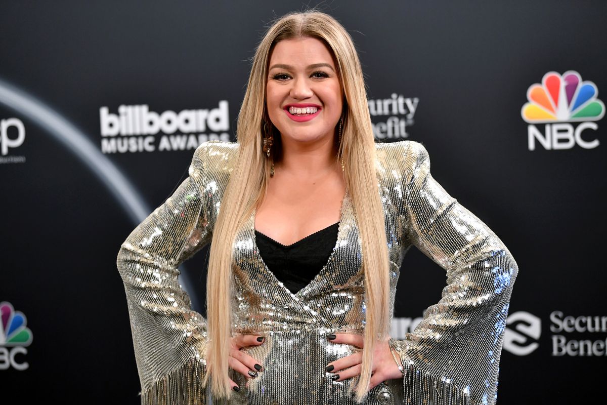 Kelly Clarkson’s prenup upheld in divorce, celebrates on set of ‘The Voice’