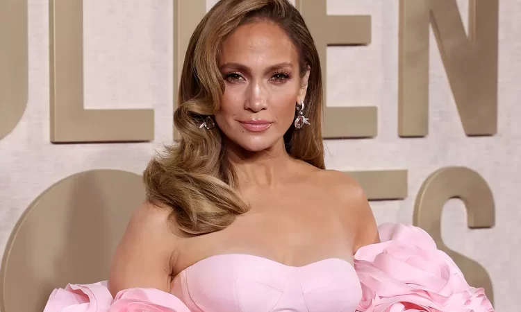 Jennifer Lopez’s Summer ‘Isn’t Exactly What She Originally Planned’ but She’s ‘Making the Best of It’ (Source)