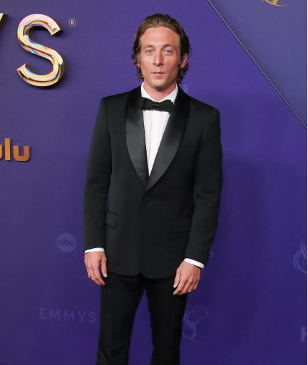 Jeremy Allen White Pulls Off Leading Man Cool in a Classic Tux at Emmys 2024