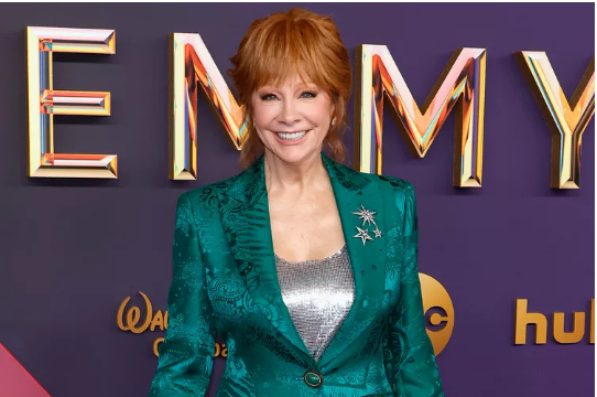 Reba McEntire Beams in an Emerald Green Suit at the 2024 Emmys